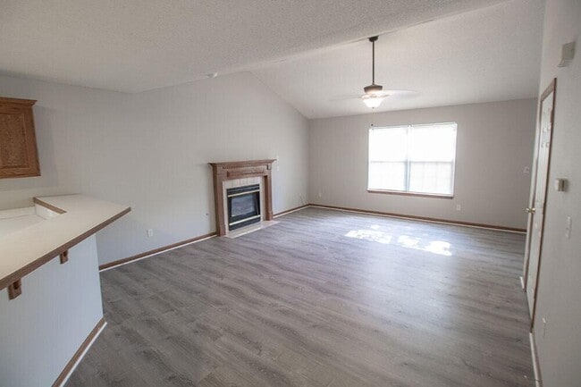 1316 Valley Creek Ln