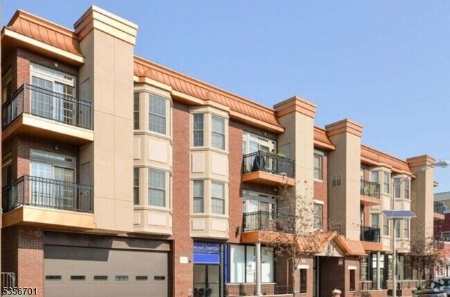 Building Photo - 255 Broadway Unit 208 Rental