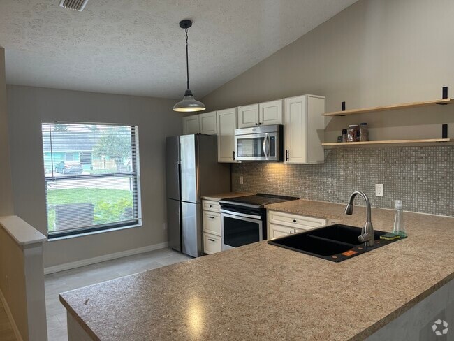 Building Photo - 4939 SE Salvatori Rd Rental