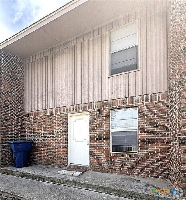 Building Photo - 402 S 2nd St Unit B Rental