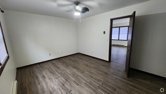 Building Photo - Charming lower level 1-Bed Escape with Ful... Unit 2 Rental