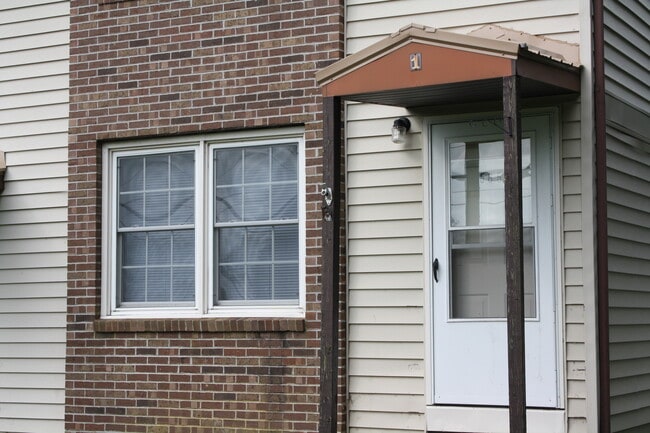 Front Entrance - 565 S 20th St Unit No. 1