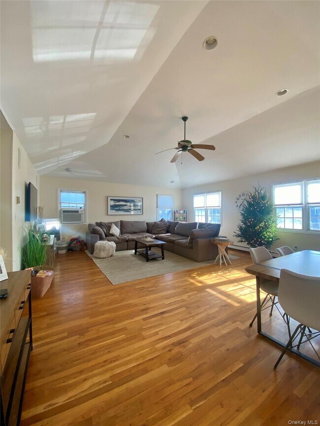 Photo - 641 E Olive St Unidad upper