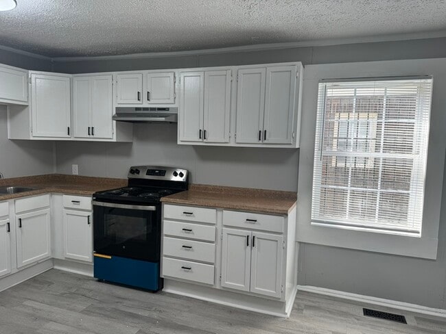 Photo - 1728 Knowles St