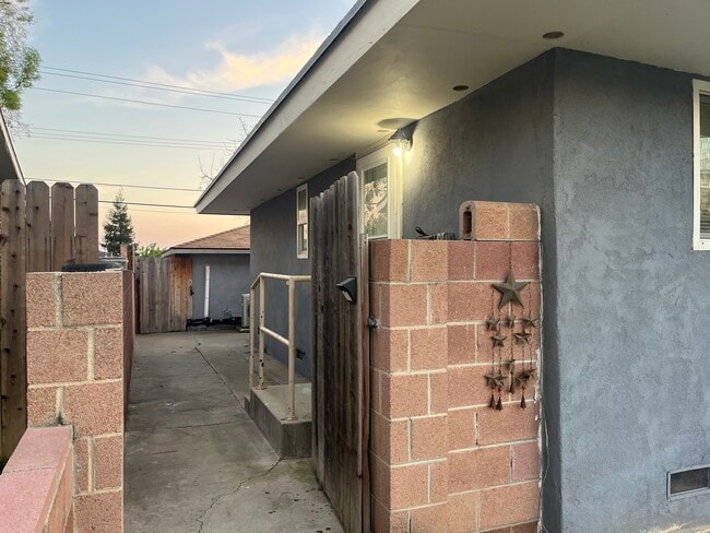 Side Area - 2709 Cardinal Ave Unit A