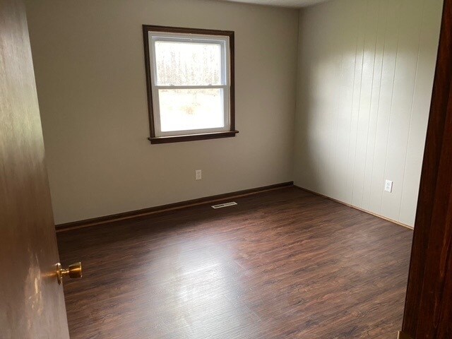 Bedroom (1) - 13098 Beaver Creek Rd