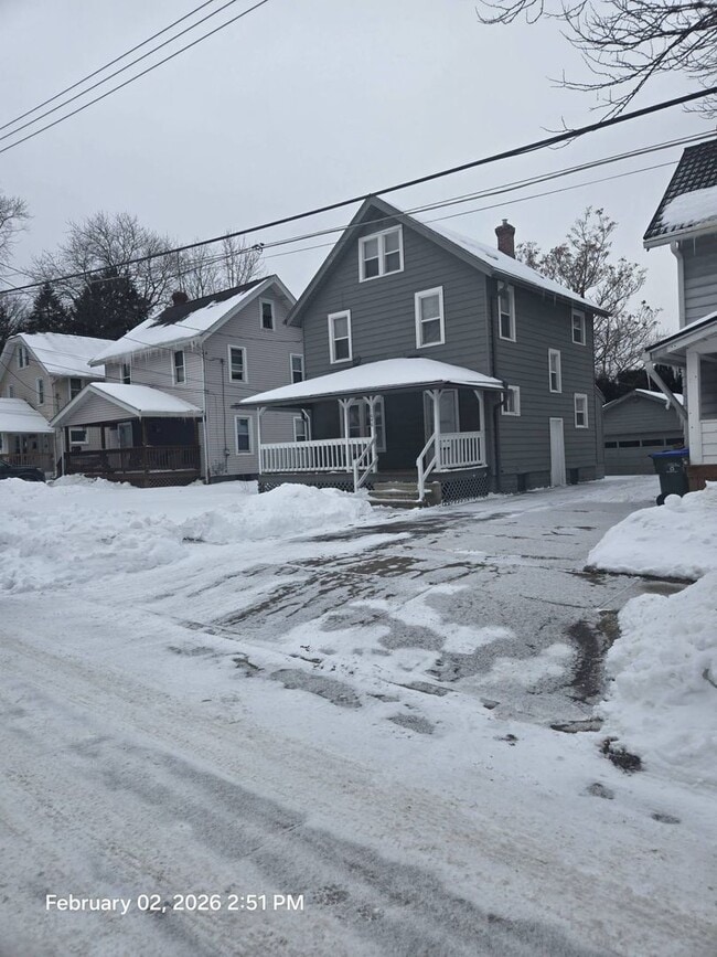 Building Photo - Charming 3-Bedroom Property in Prime Location