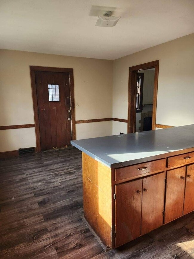 Photo - 804 Main Ave W