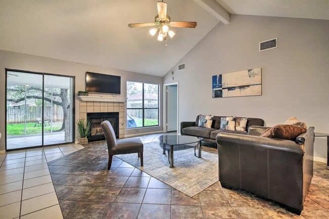 Photo - 906 Elmwood Trail