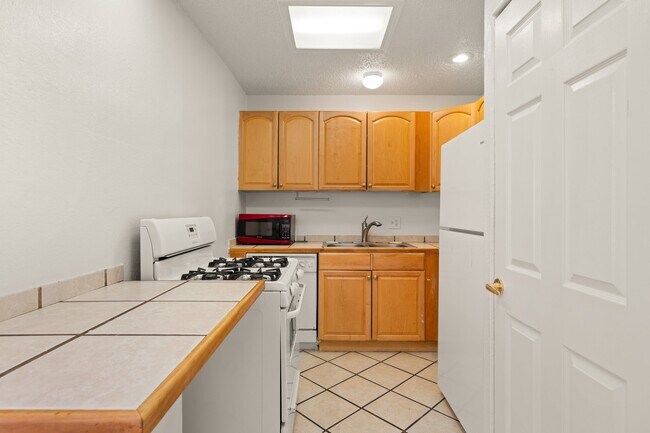 Photo - 2800 Vail Ave SE