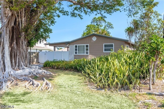 Building Photo - 547 101st Ave N