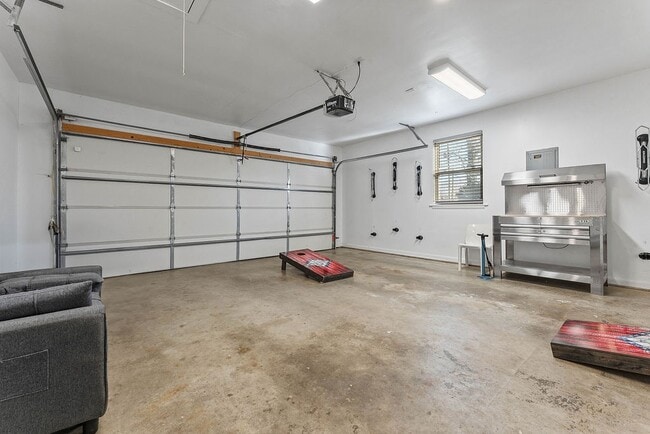 Photo - 407 NW H St