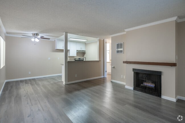 1BR, 1BA - 700SF - Living Room - Bay Timbers Apartments