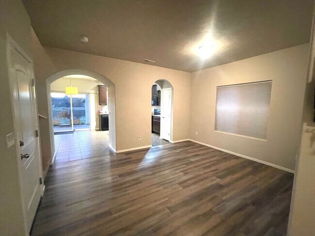 Photo - Charming Very Spacious 2-Story Home for Rent in Pasco, WA – Ideal Location Off Road 68!