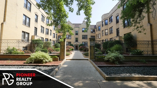 Photo - 1129 W Oakdale Ave Unidad 1125-Garden