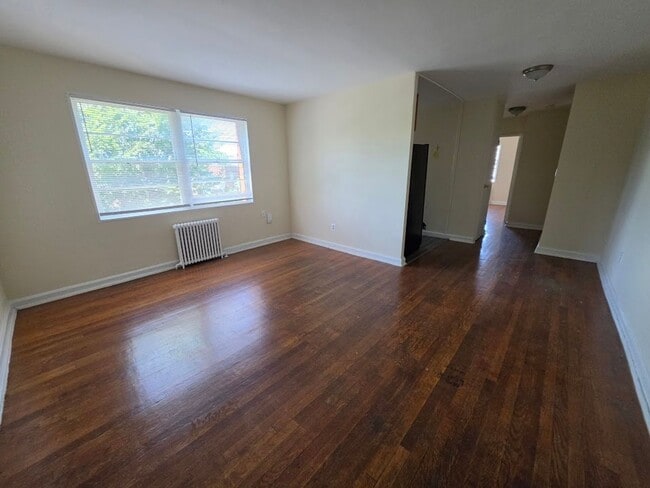 Building Photo - 136 Kenilworth Avenue Northeast Unit 2C