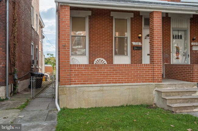 Photo - 5 Bedroms 1&1/2 Bathroom