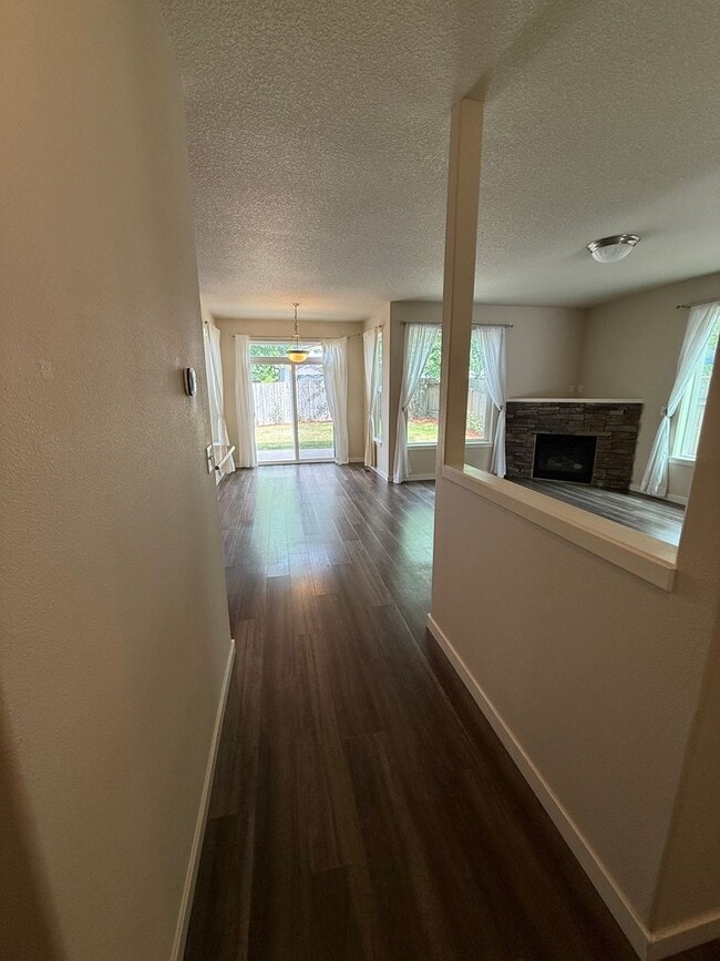 Photo - Gorgeous 4Bd/2.5Ba Craftsman Home in East Vancouver!