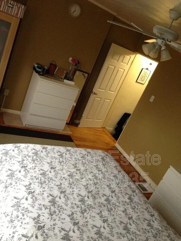 Photo - 4243 Gladstone St