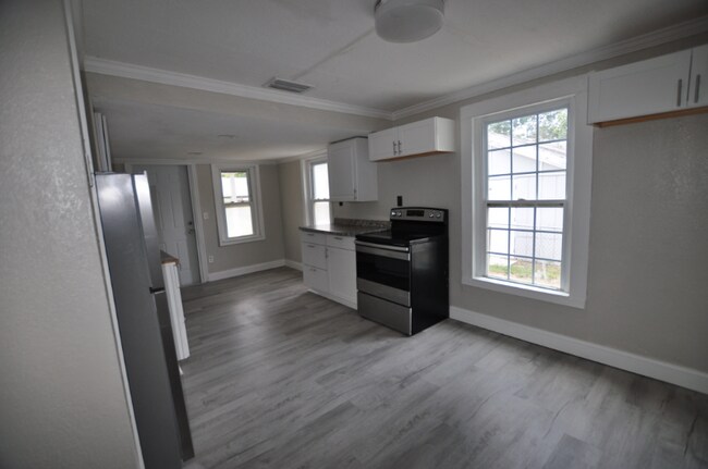 Photo - 914 23rd St W Unit B