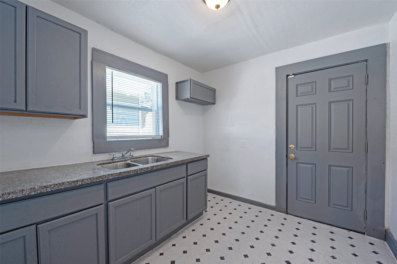 Photo - 2217 Stevens St