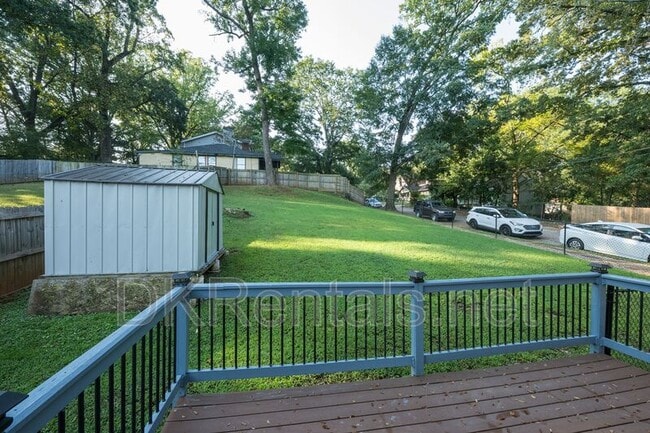 Photo - 1331 Memorial Dr SE