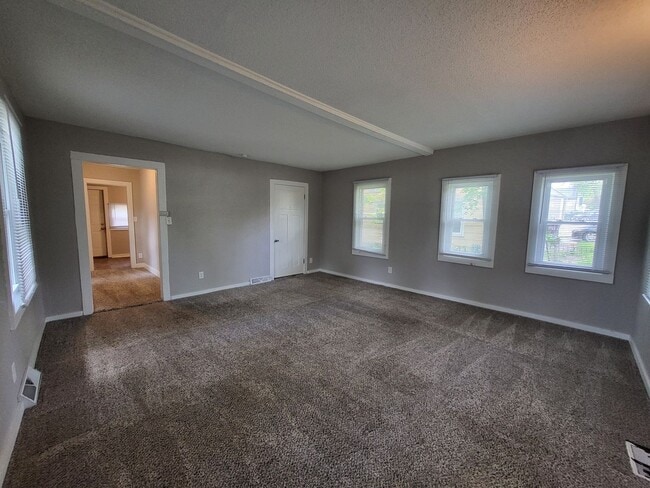 Photo - 1 Bedroom home with garage!