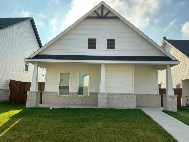 Building Photo - Coming Soon!! 3/2/2 + AFFORDABLE + PETS WELCOME
