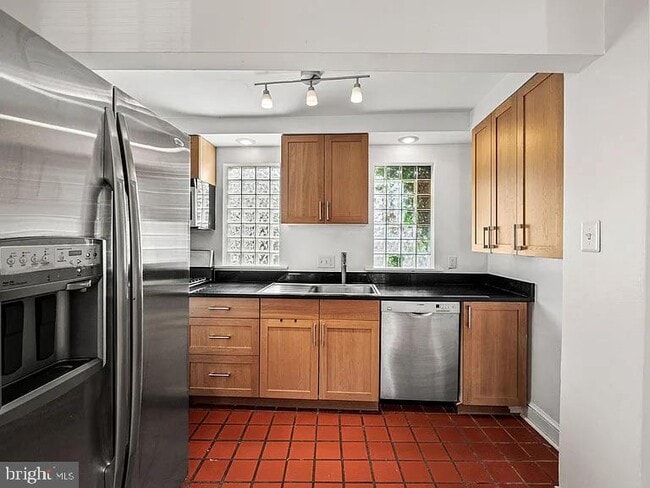 Photo - 255 S 24th St