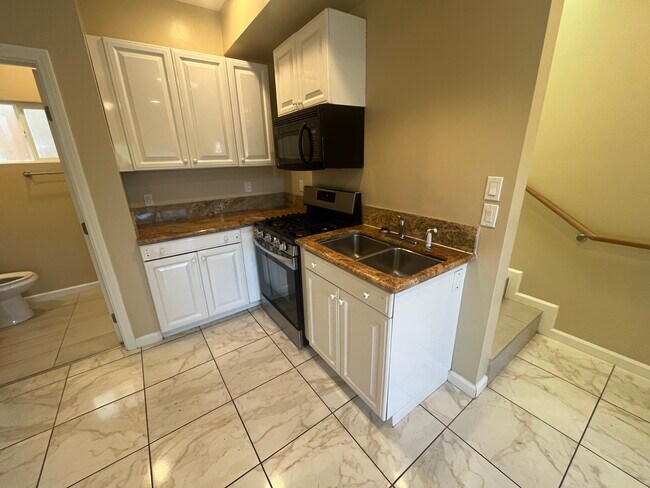 4932 Campanile Dr