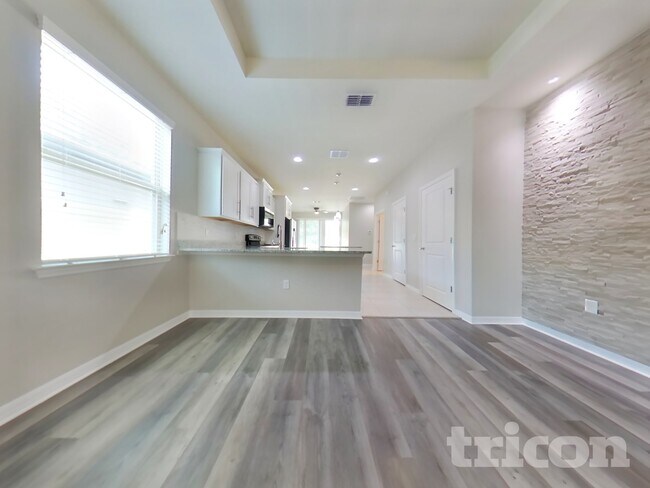 Photo - 2837 E Lake Pointe Dr