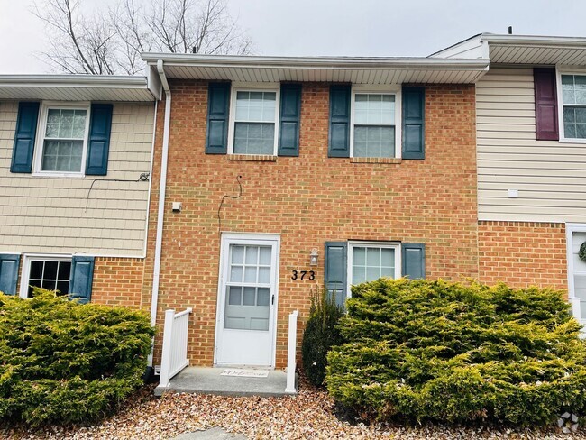 Building Photo - 2 Bedroom, 1.5 Bath Townhouse