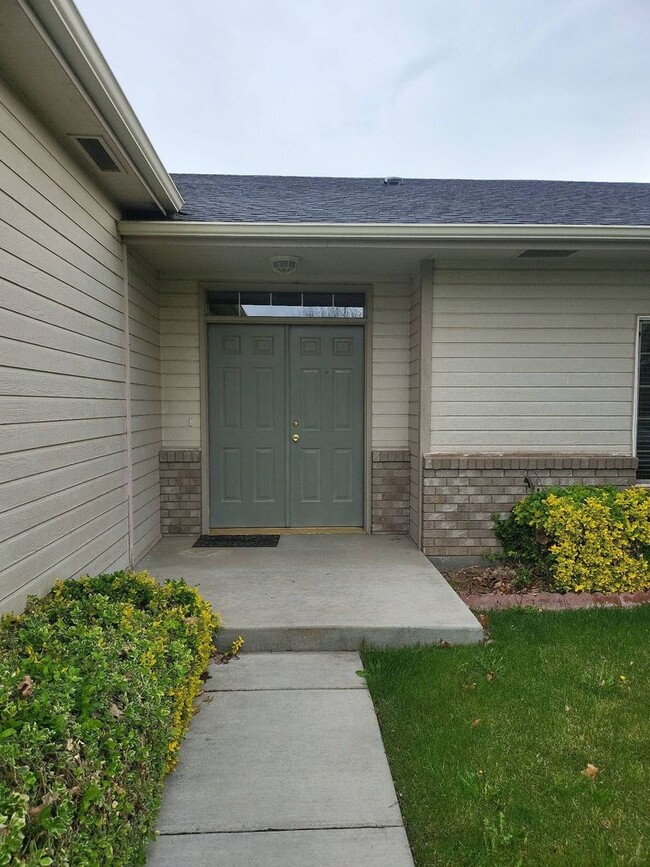 212 E Linden Ave