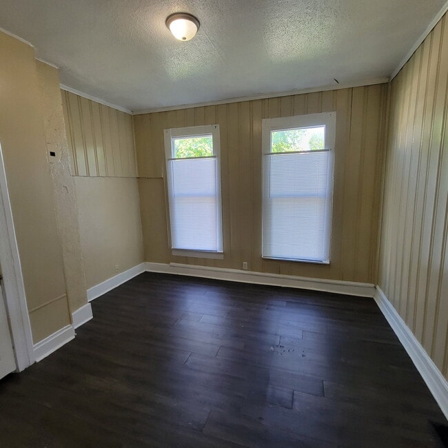 Near Westside 2BR House w/Attached Garage!