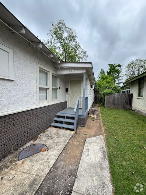 Building Photo - 1320 Faxon Ave Unit 2 Rental