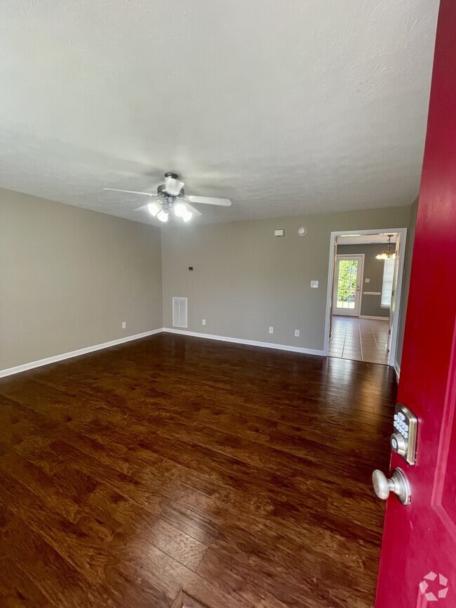 Building Photo - 1031 Middle View Dr Rental