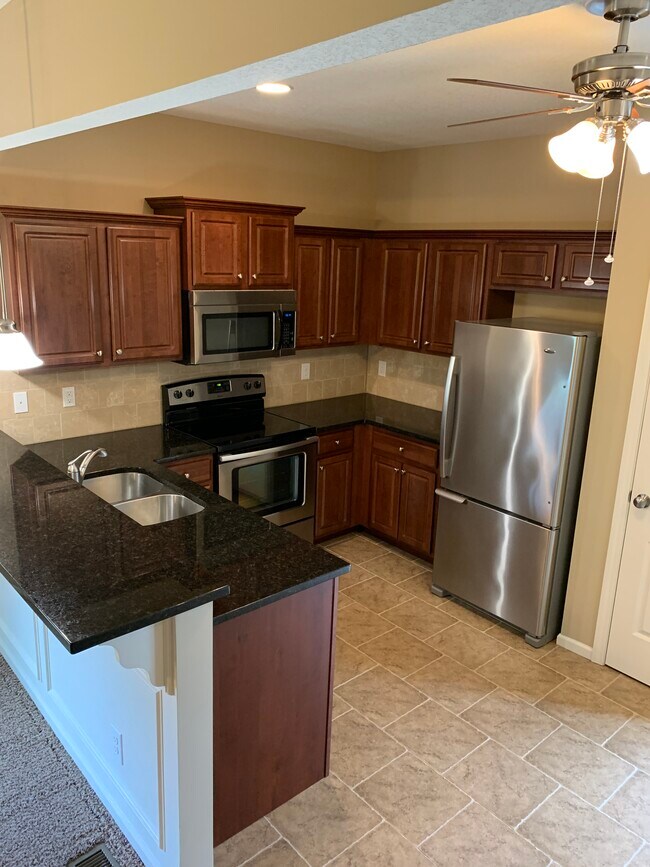 Cocina - 1631 N 127th St