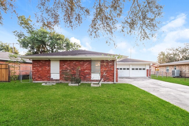 Building Photo - 517 N Linden Dr