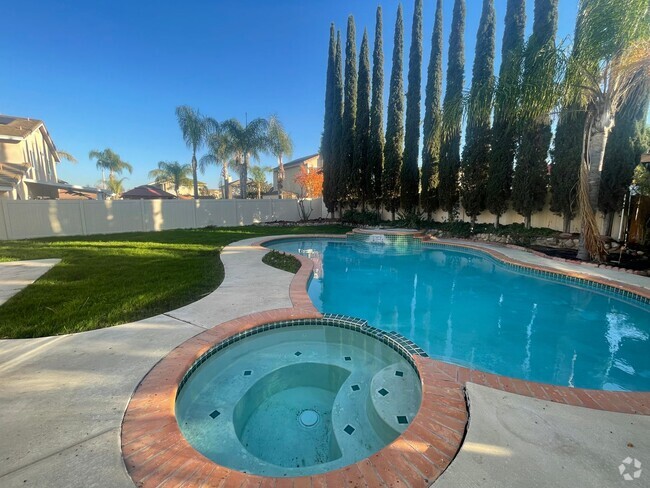 Building Photo - Pool home with pool and landscaping servic...