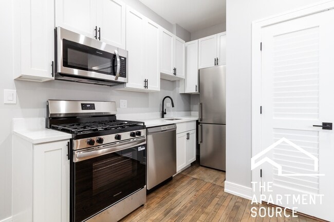 Building Photo - 3840 N Wilton Ave Unit 1