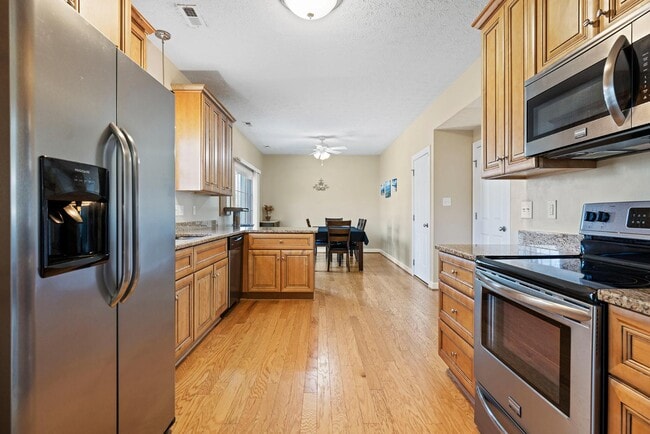 Photo - 323 Fox Hill Rd