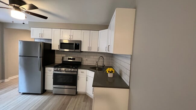 Kitchen - 4835 Hull St Unit 2W