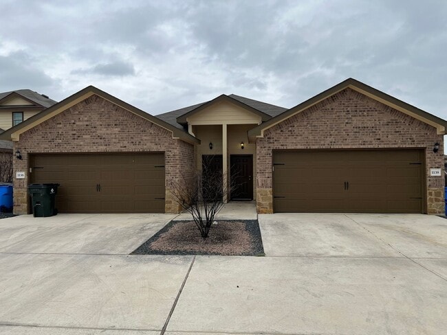 Building Photo - Luxury 3/2 Duplex in Seguin, Texas
