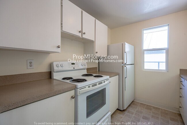 Photo - Light & Bright Two Bedroom in Multnomah Village! Unit 7640 SW 34th Avenue -  6