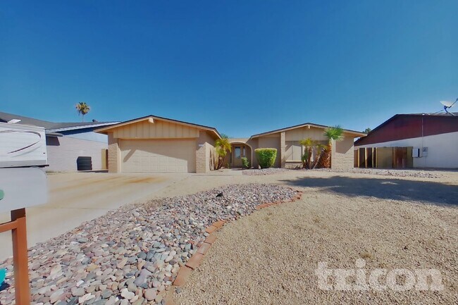 3938 W Redfield Rd