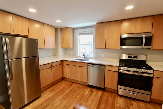 Building Photo - 4 Sheridan St Unit 1