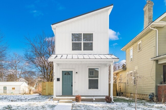 Photo - 172 Whitethorne Ave