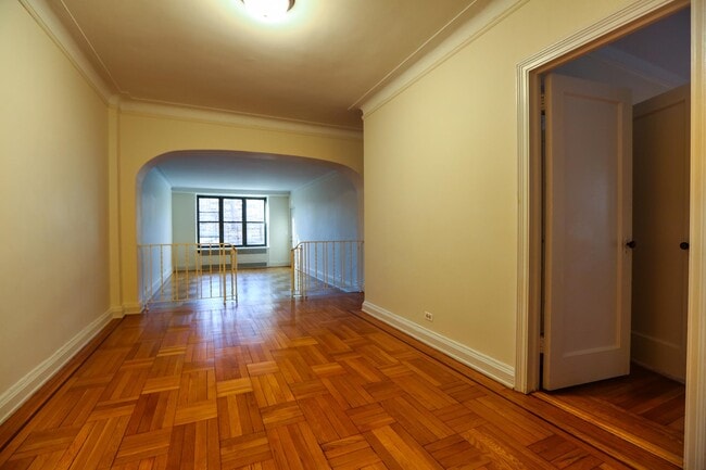 Building Photo - 150 E Hartsdale Ave Unit STF