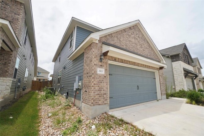 2513 Danbury Ln