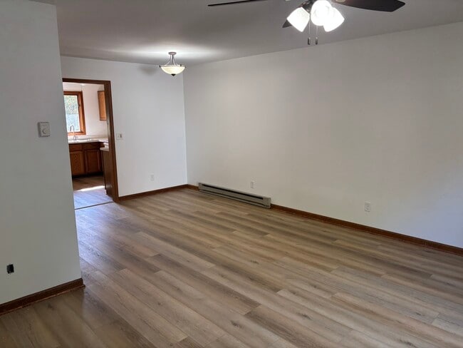 Photo - 322 W Railroad St